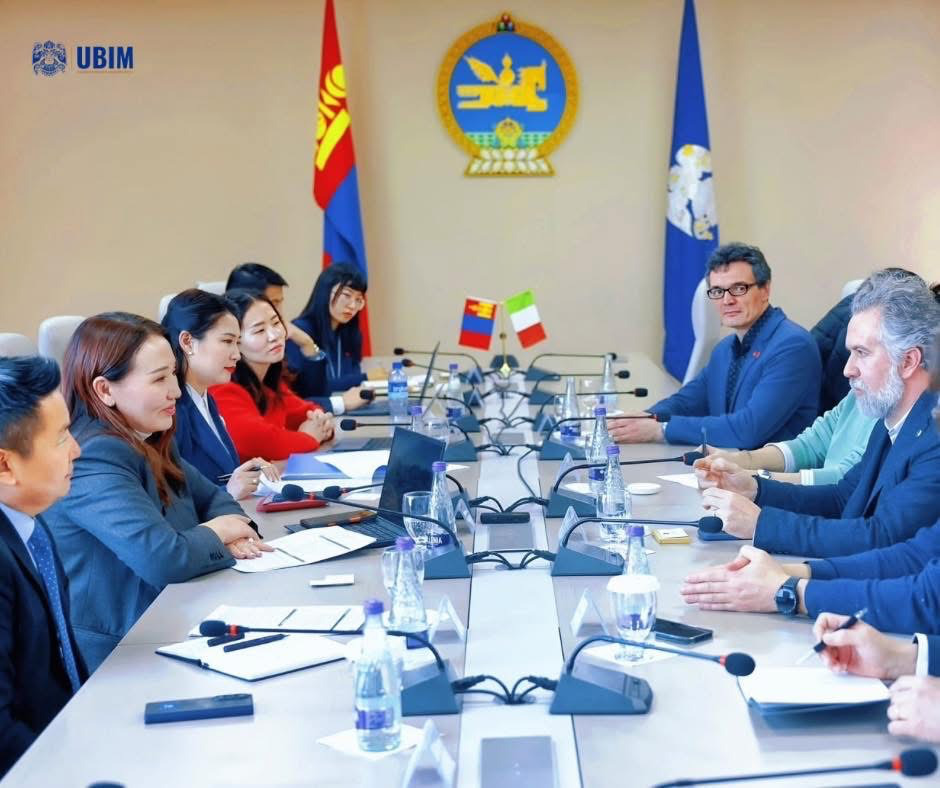 БНИУ-ЫН ЭКСИМ БАНКТАЙ НИЙСЛЭЛИЙН МЕГА ТӨСЛҮҮДИЙН ХҮРЭЭНД ХАМТРАН АЖИЛЛАХ БОЛОМЖИЙГ ХЭЛЭЛЦЛЭЭ.